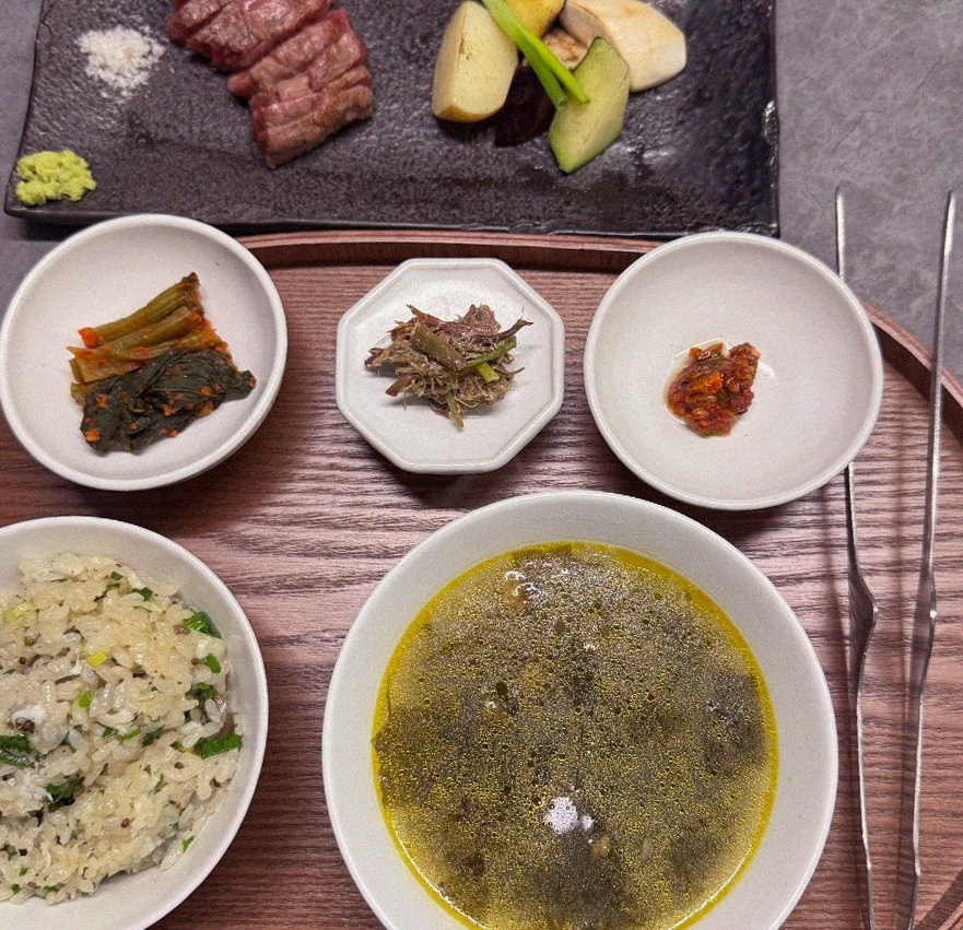 WOOHANA Jonggak · assorted Korean side dishes (banchan)