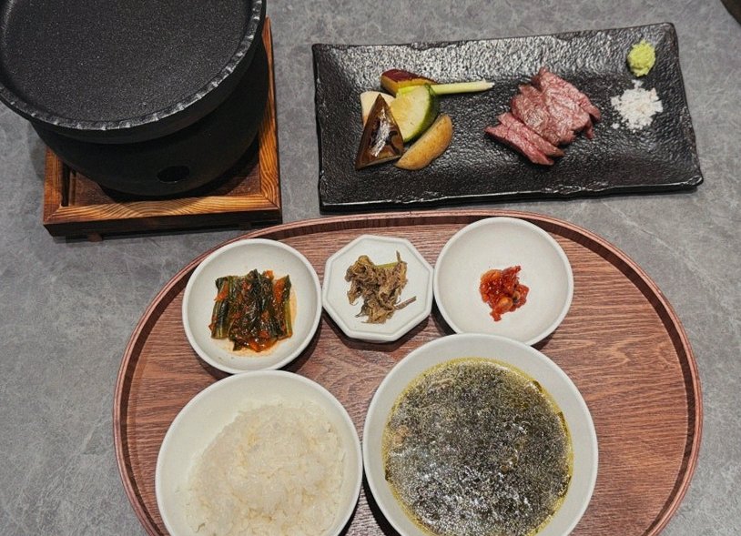 WOOHANA Yeouido · the signature Hanwoo showing — marbled beef cuts and caviar presented in a display chest