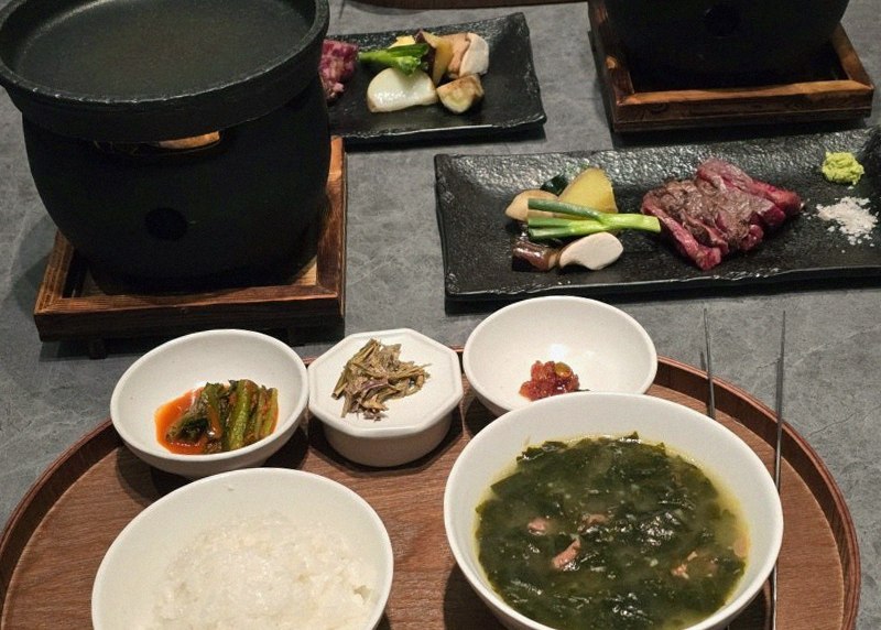 WOOHANA Yeouido · assorted Korean side dishes (banchan)