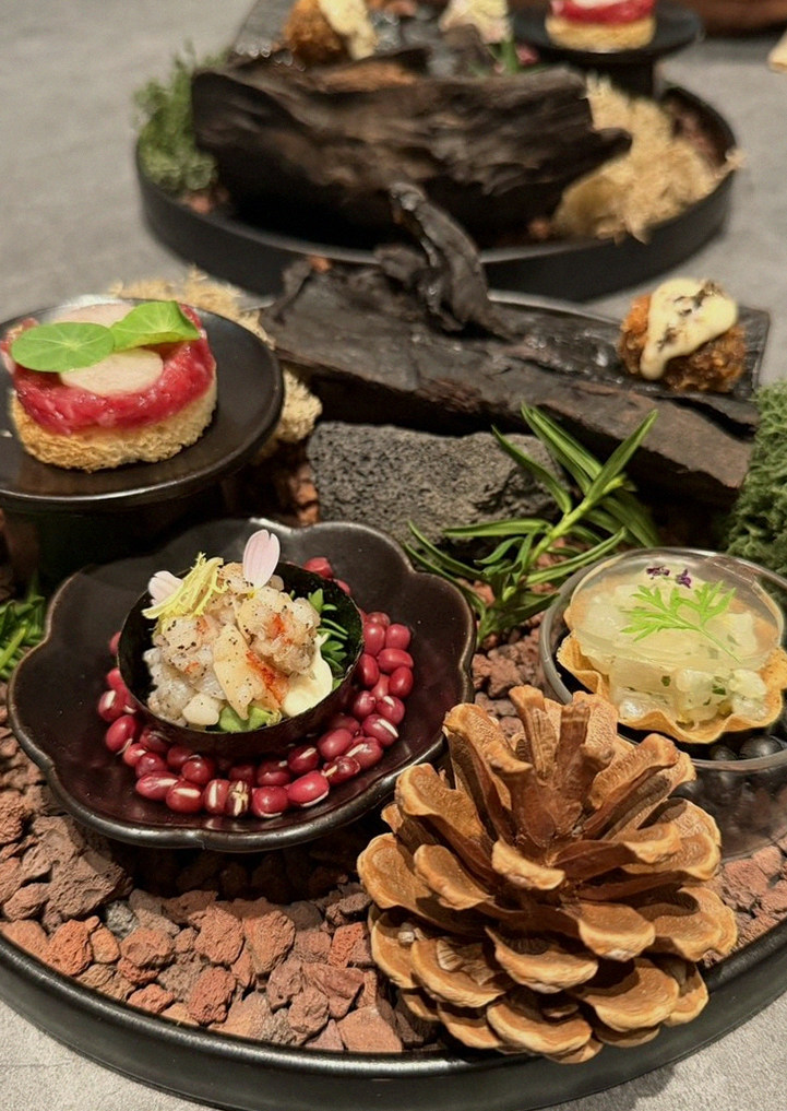 WOOHANA Yeouido · a plated course of Hanwoo beef