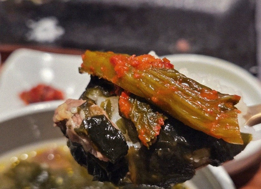 고우가 역삼점 강남 · 정갈하게 차려진 반찬과 곁들임 찬