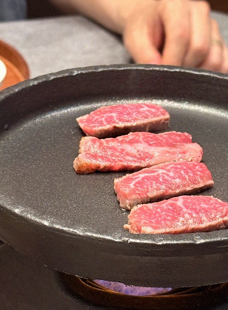 고우가 역삼점 강남 · 비장탄 그릴 위에서 익어가는 한우