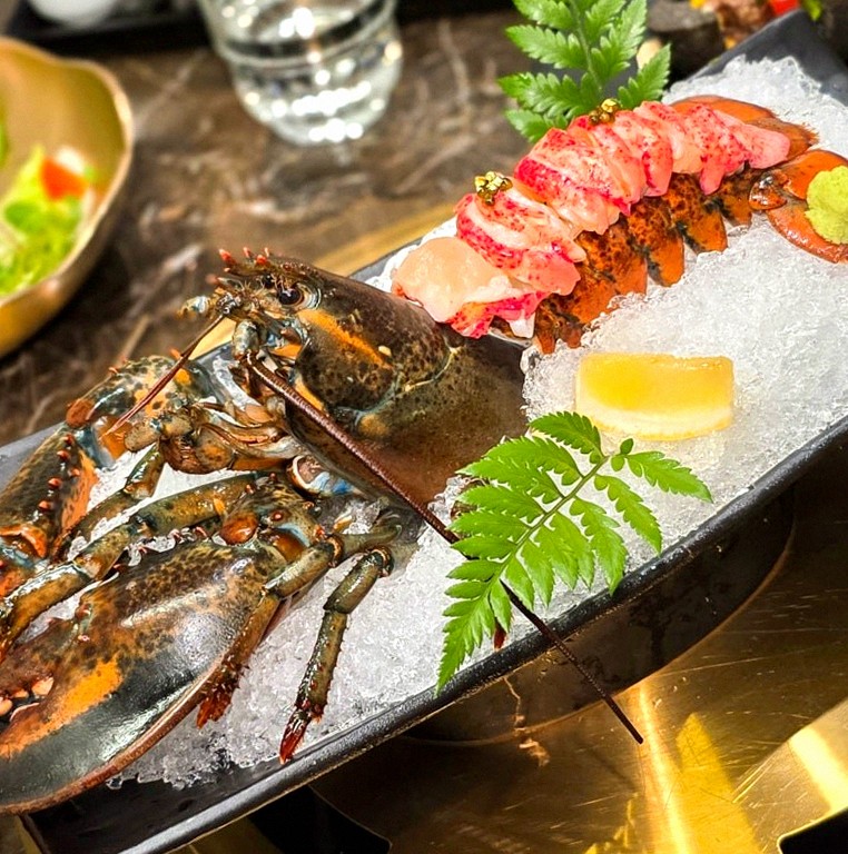 대보정 여의도점 · 영등포 맛집추천 · 시그니처 한우 쇼잉 — 진열함에 담긴 마블링 한우와 캐비아