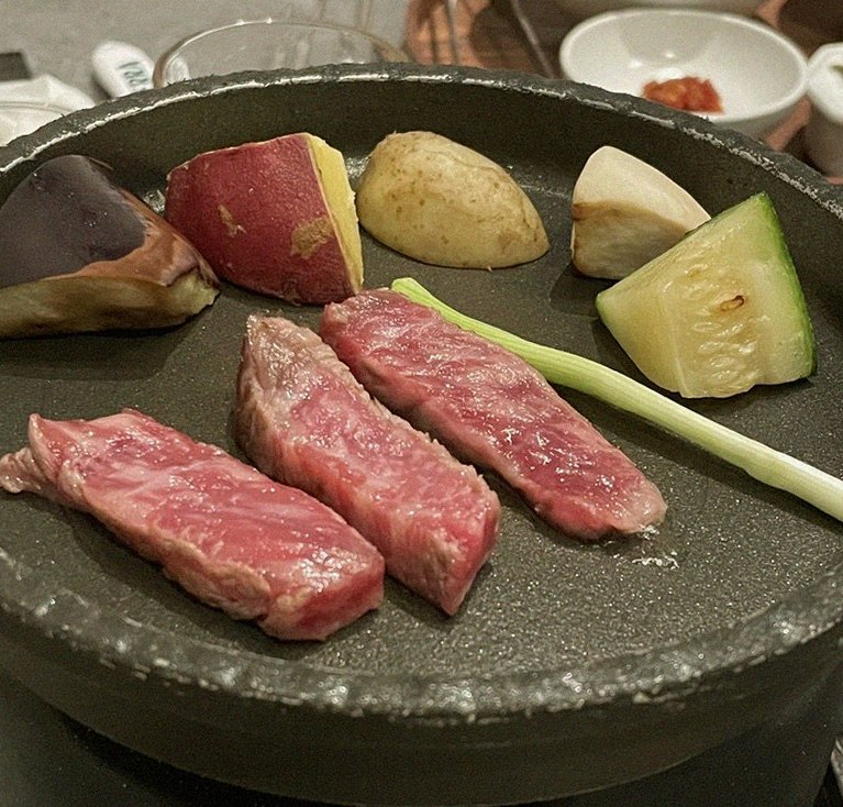 WOOHANA Jonggak · Hanwoo beef grilling over binchotan charcoal