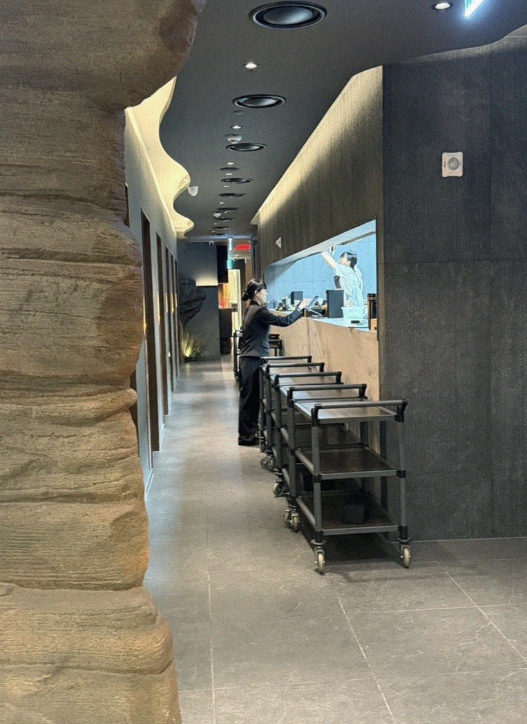 WOOHANA Jonggak · a private dining room — every table is a private room