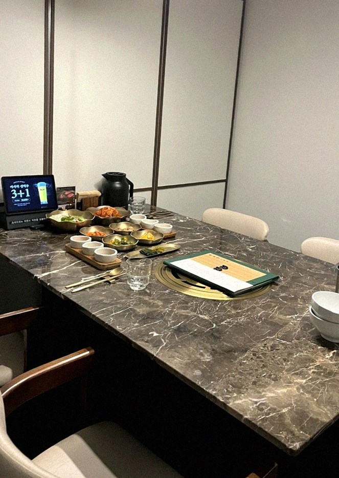 DAEBOJUNG City Hall · the full Hanwoo omakase table