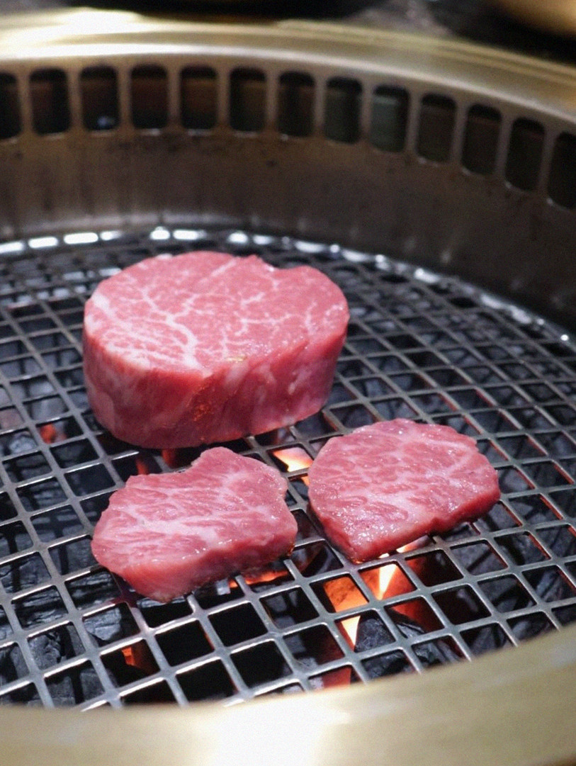 DAEBOJUNG City Hall · Hanwoo beef grilling over binchotan charcoal