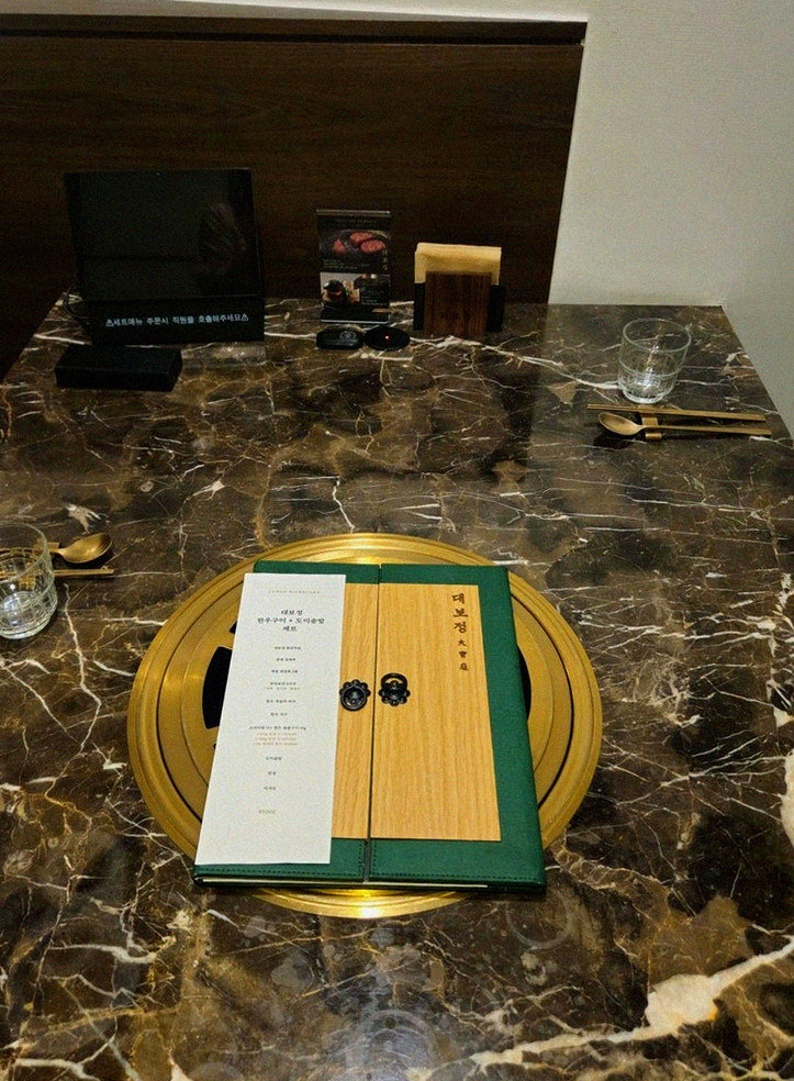 DAEBOJUNG Yeouido · the signature Hanwoo showing — marbled beef cuts and caviar presented in a display chest