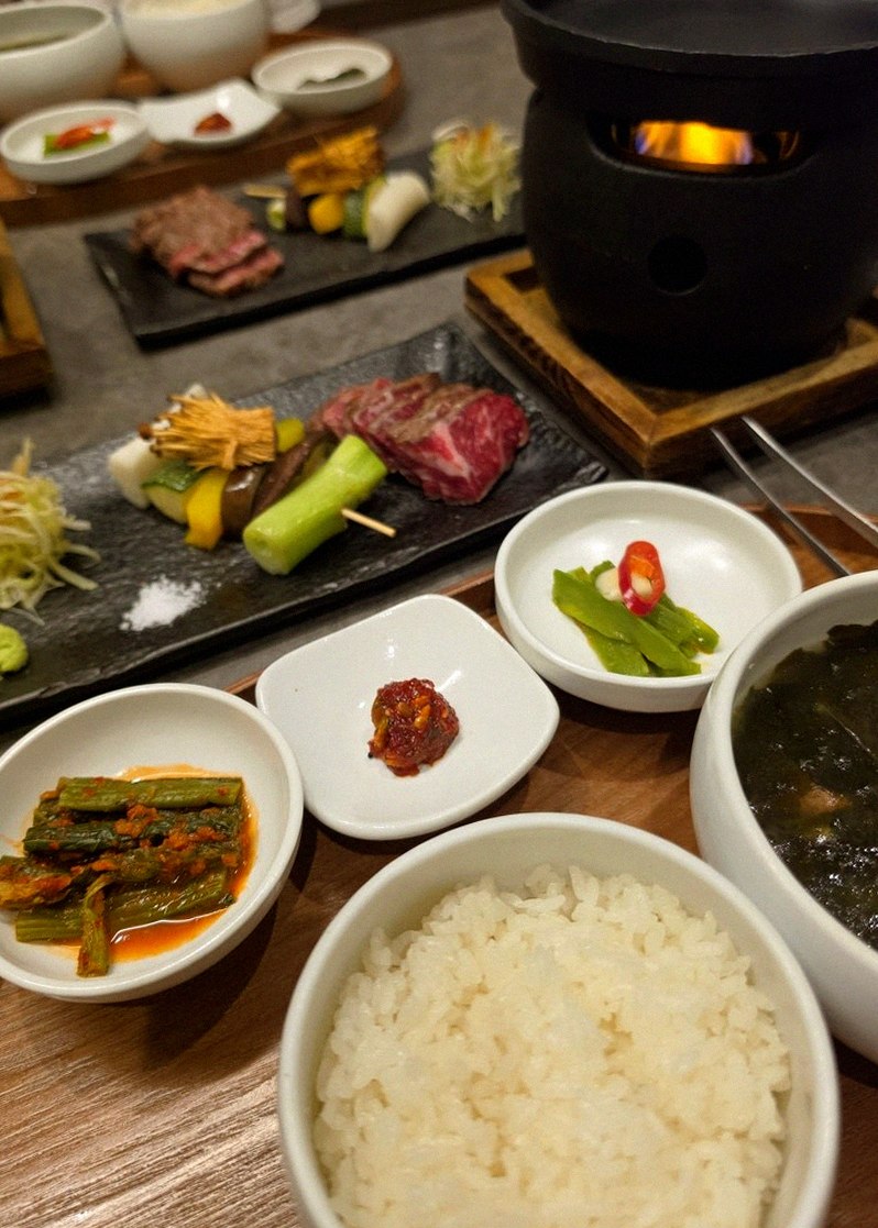 GOWOOGA Gwanghwamun · assorted Korean side dishes (banchan)