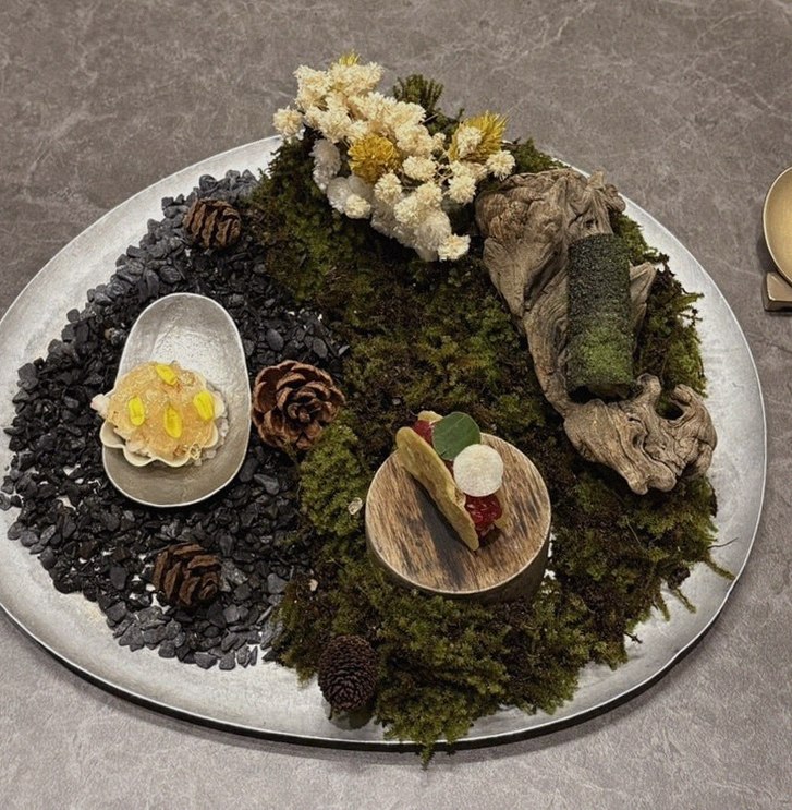 GOWOOGA Gwanghwamun · seafood course served alongside the beef