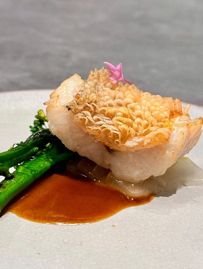 GOWOOGA Gangnam·Yeoksam · seafood course served alongside the beef