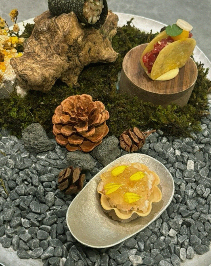GOWOOGA Gangnam·Yeoksam · fresh Hanwoo beef tartare (yukhoe)