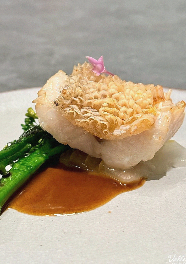 GOWOOGA Gangnam·Yeoksam · seafood course served alongside the beef