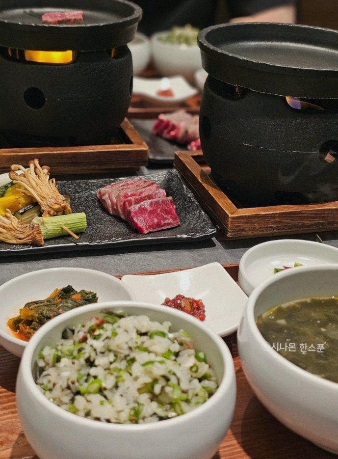 GOWOOGA Gangnam·Yeoksam · assorted Korean side dishes (banchan)