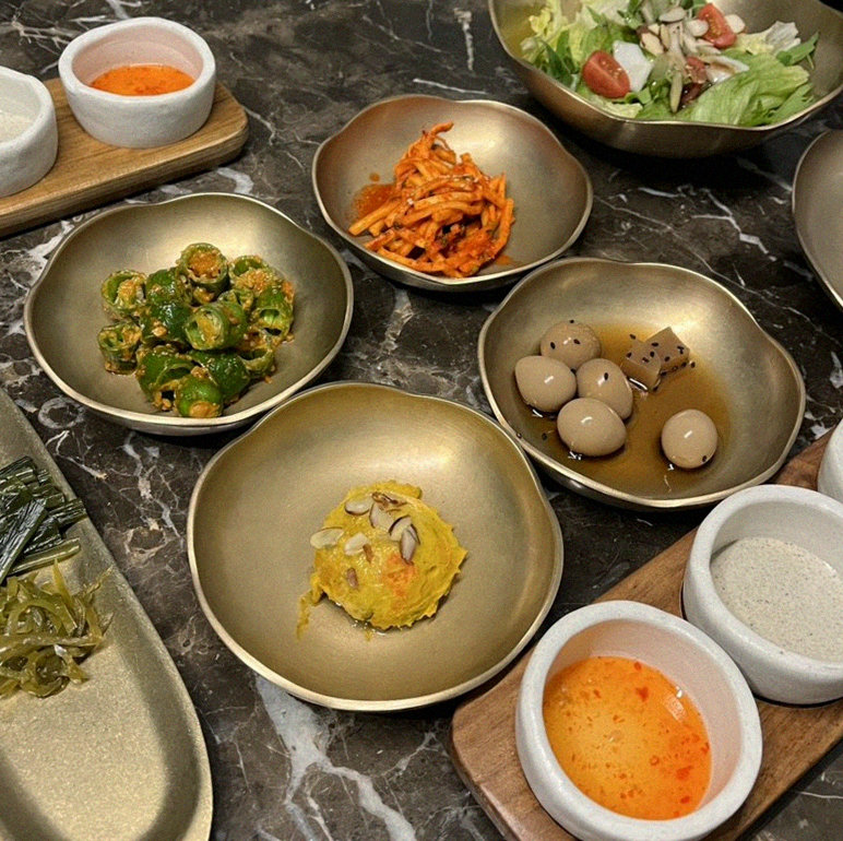 DAEBOJUNG Yeouido · assorted Korean side dishes (banchan)