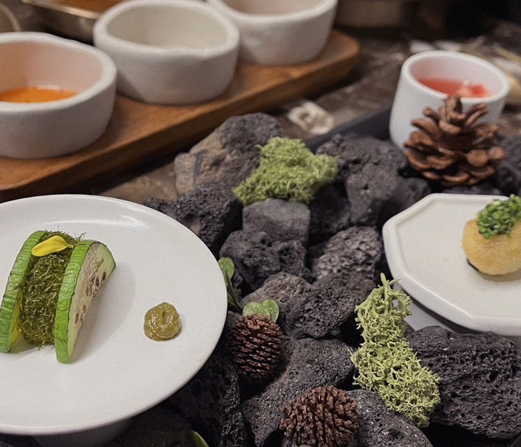 DAEBOJUNG Yeouido · a plated course of Hanwoo beef