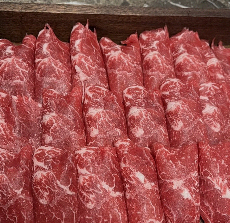 DAEBOJUNG Yeouido · premium marbled Hanwoo beef presented before grilling