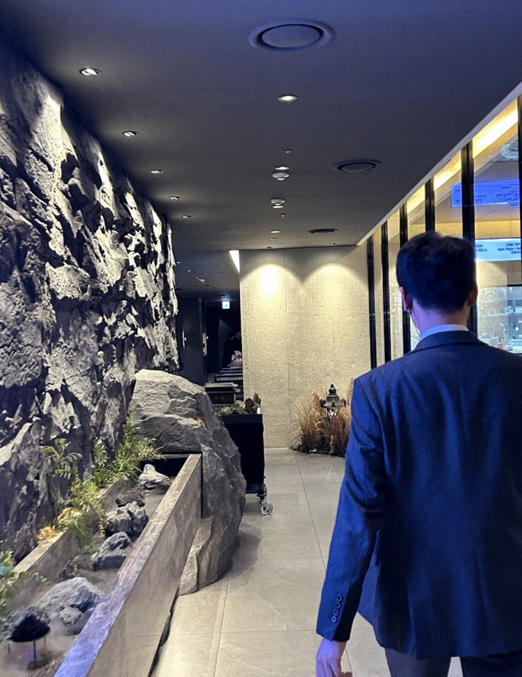 GOWOOGA Gangnam·Yeoksam · a private dining room — every table is a private room