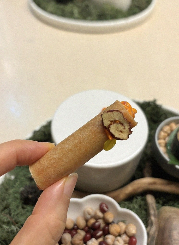 우아라 광화문점 · 광화문 코스요리 · 시그니처 한우 쇼잉 — 진열함에 담긴 마블링 한우와 캐비아