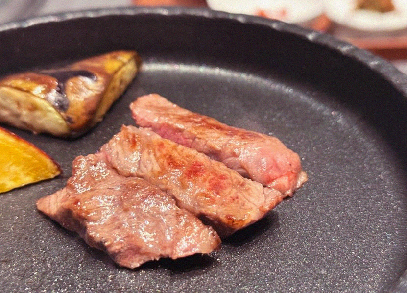 WOOHANA Jonggak · Hanwoo beef grilling over binchotan charcoal