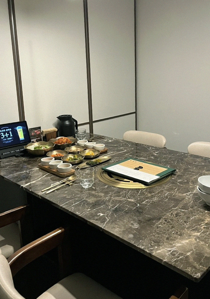 대보정 여의도점 · 여의도 한우오마카세 · 한 상 가득 차려진 한우 오마카세 코스