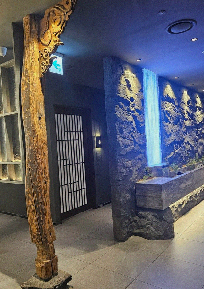 GOWOOGA Gangnam·Yeoksam · a private dining room — every table is a private room