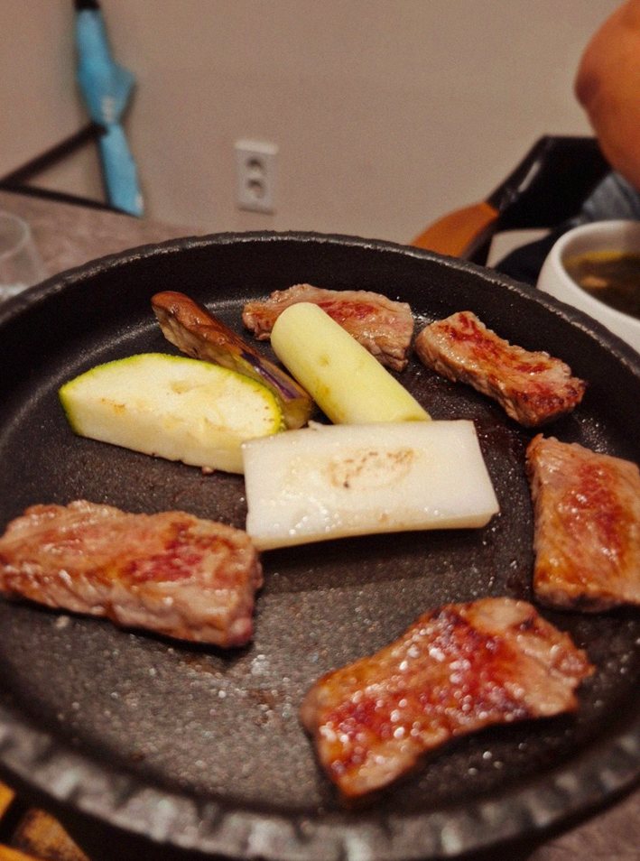 GOWOOGA Gwanghwamun · Hanwoo beef grilling over binchotan charcoal