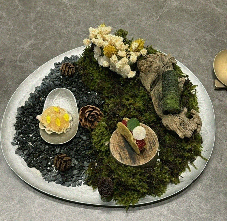 GOWOOGA Gwanghwamun · seafood course served alongside the beef