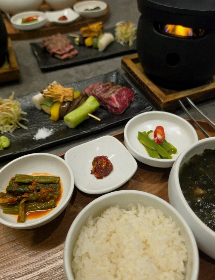 GOWOOGA Gwanghwamun · assorted Korean side dishes (banchan)