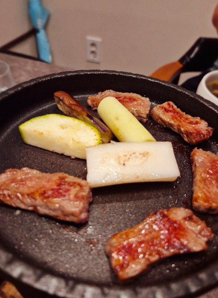 GOWOOGA Gwanghwamun · Hanwoo beef grilling over binchotan charcoal