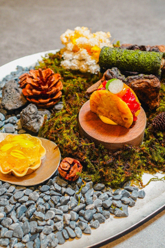 GOWOOGA Gangnam·Yeoksam · the signature Hanwoo showing — marbled beef cuts and caviar presented in a display chest