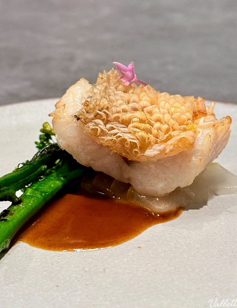 GOWOOGA Gangnam·Yeoksam · seafood course served alongside the beef