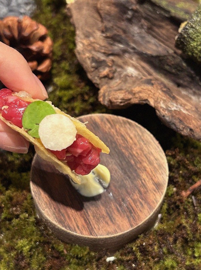 GOWOOGA Gangnam·Yeoksam · a plated course of Hanwoo beef