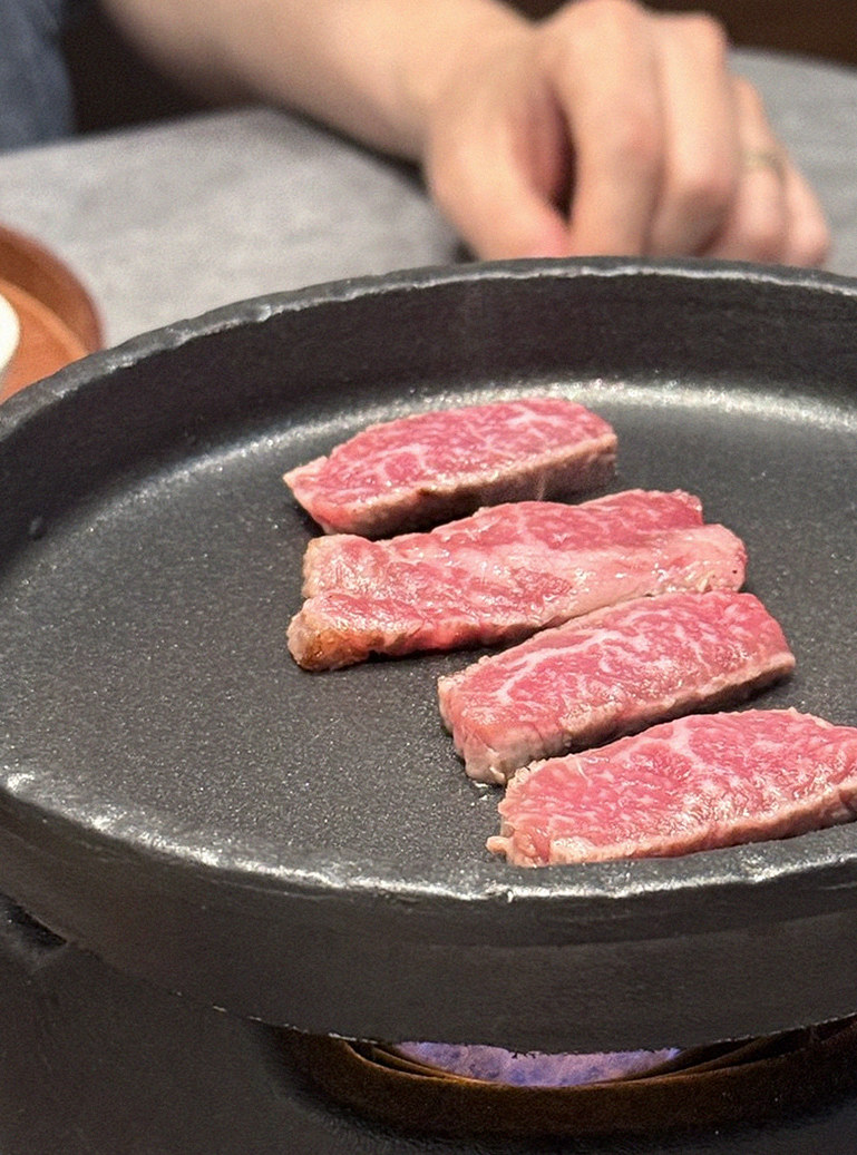 GOWOOGA Gangnam·Yeoksam · Hanwoo beef grilling over binchotan charcoal