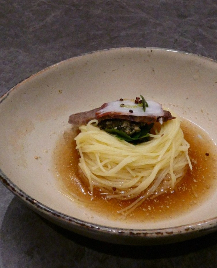 고우가 광화문점 · 광화문 데이트 맛집 · 한 접시씩 정성껏 플레이팅된 한우 코스 요리