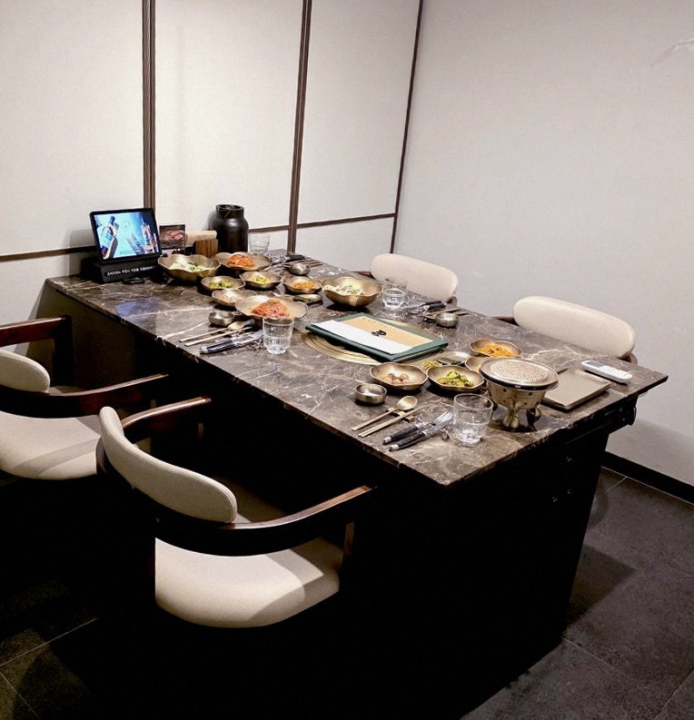 대보정 여의도점 · 여의도 소고기맛집 · 한 상 가득 차려진 한우 오마카세 코스