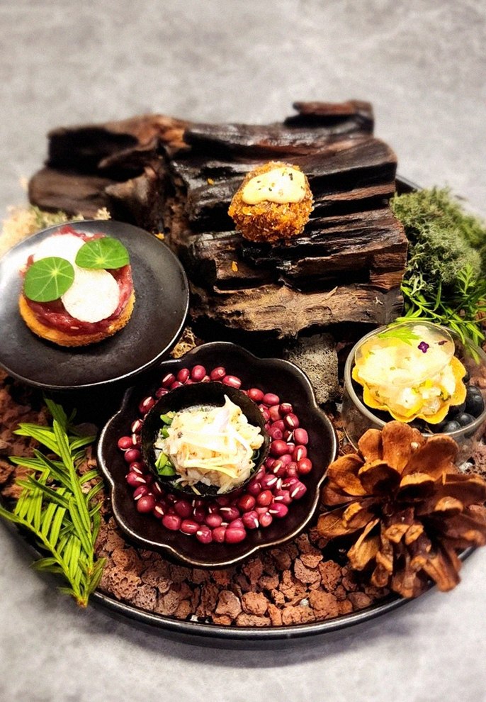 WOOHANA Jonggak · fresh Hanwoo beef tartare (yukhoe)