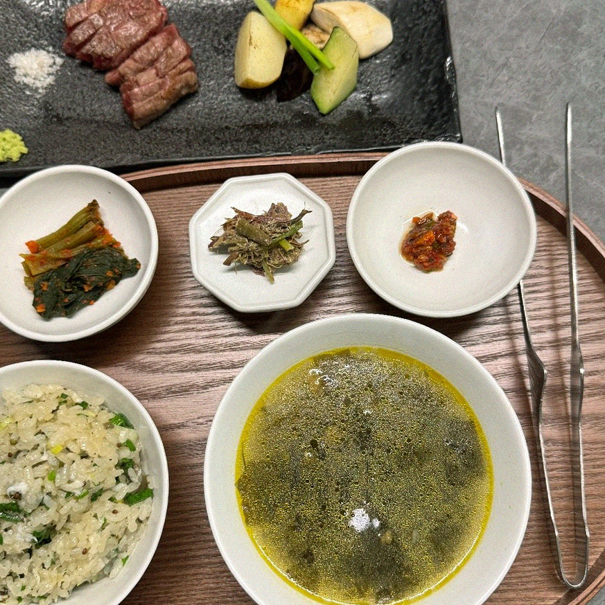 WOOHANA Jonggak · assorted Korean side dishes (banchan)