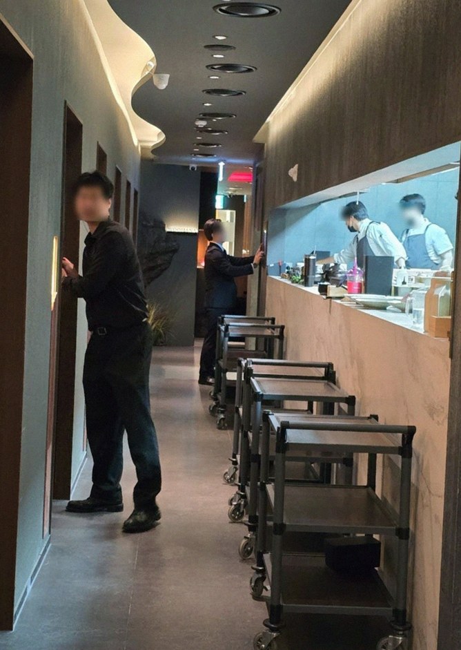 WOOHANA Jonggak · a private dining room — every table is a private room