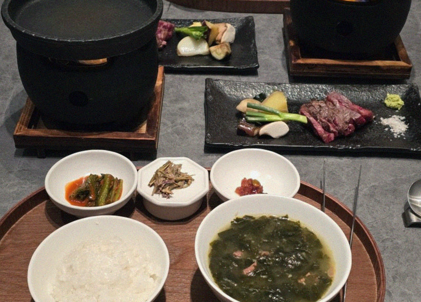 WOOHANA Yeouido · assorted Korean side dishes (banchan)
