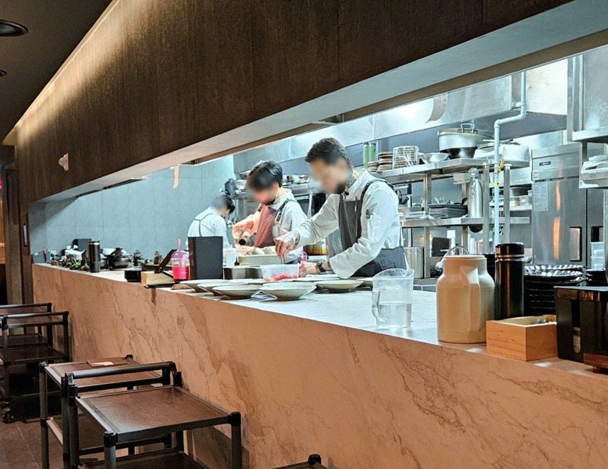 WOOHANA Jonggak · seafood course served alongside the beef