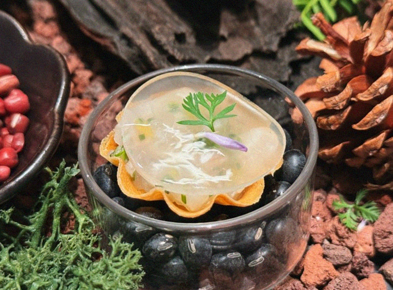 WOOHANA Jonggak · a warm soup to finish the course