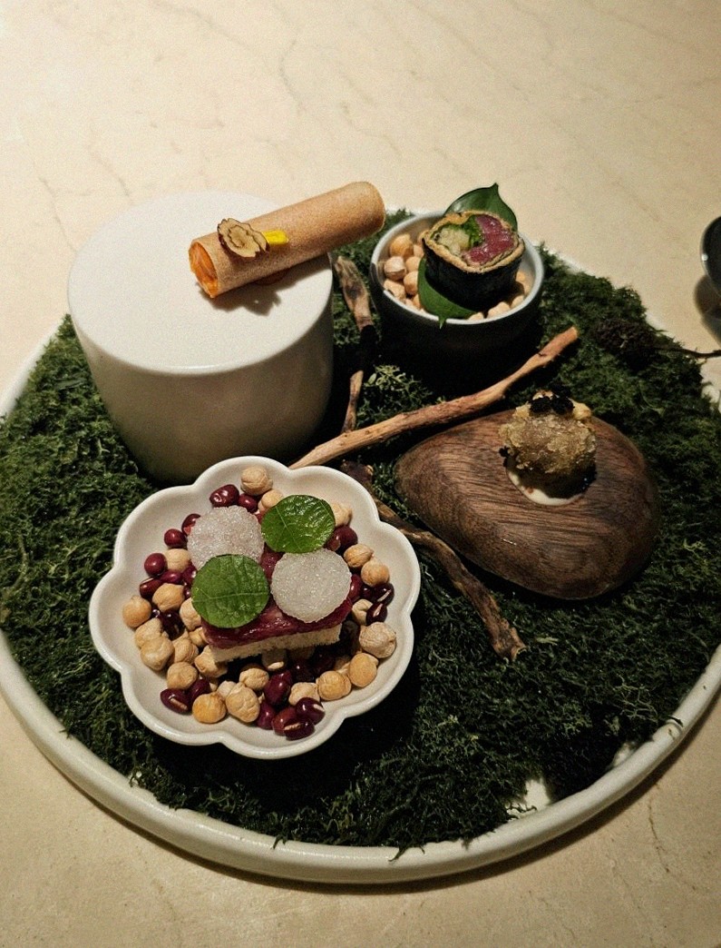 WOOARA Yeouido · a plated course of Hanwoo beef