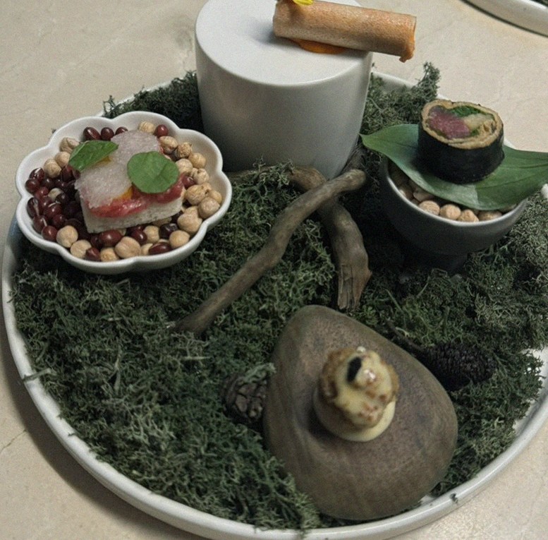WOOARA Yeouido · seafood course served alongside the beef