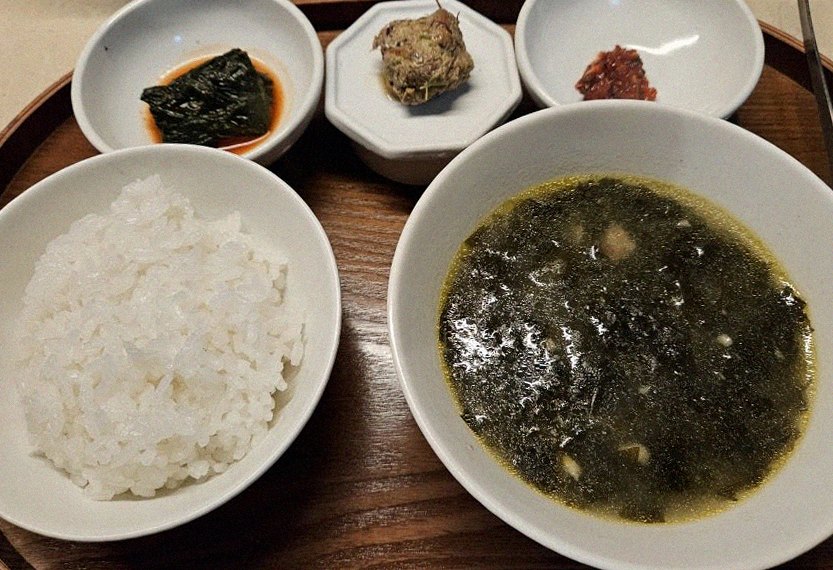 WOOARA Yeouido · assorted Korean side dishes (banchan)