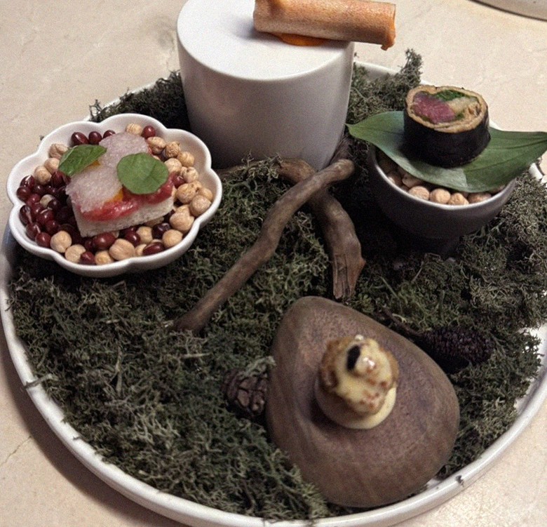 WOOARA Yeouido · seafood course served alongside the beef