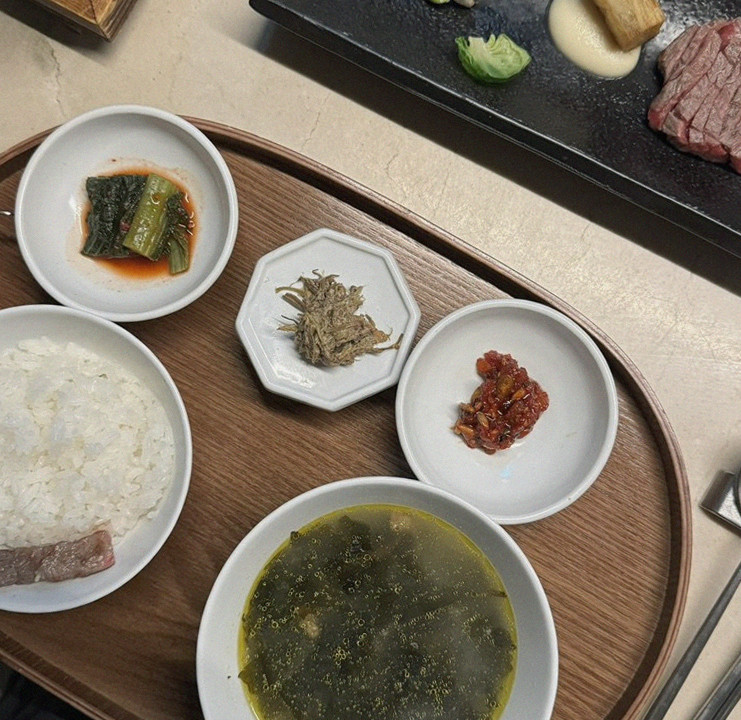 WOOARA Yeouido · assorted Korean side dishes (banchan)