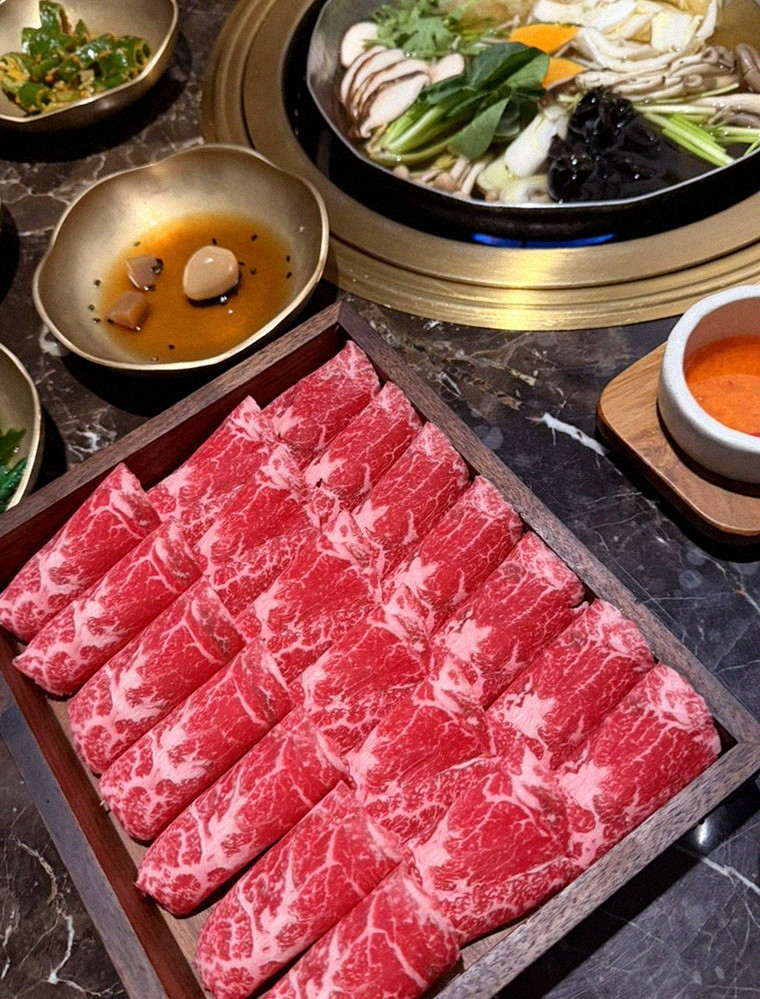 DAEBOJUNG Yeouido · the signature Hanwoo showing — marbled beef cuts and caviar presented in a display chest