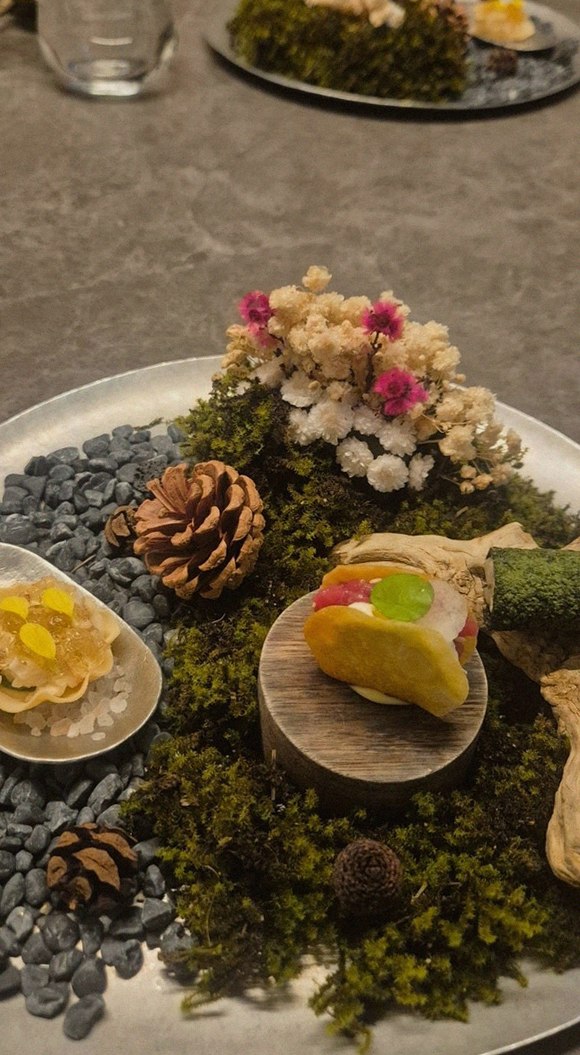 GOWOOGA Yeouido · 套餐中搭配的海鲜料理