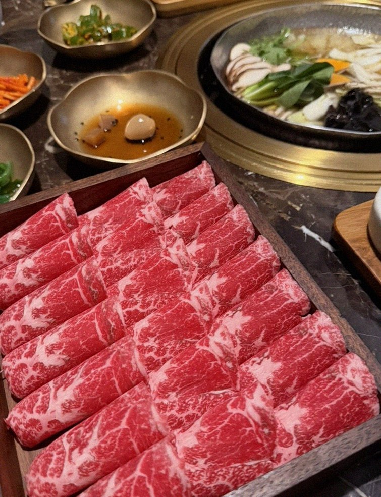 DAEBOJUNG Yeouido · the signature Hanwoo showing — marbled beef cuts and caviar presented in a display chest